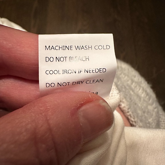 Gorgeous brand new with Tag pajama set from Priv - Picture 7 of 8